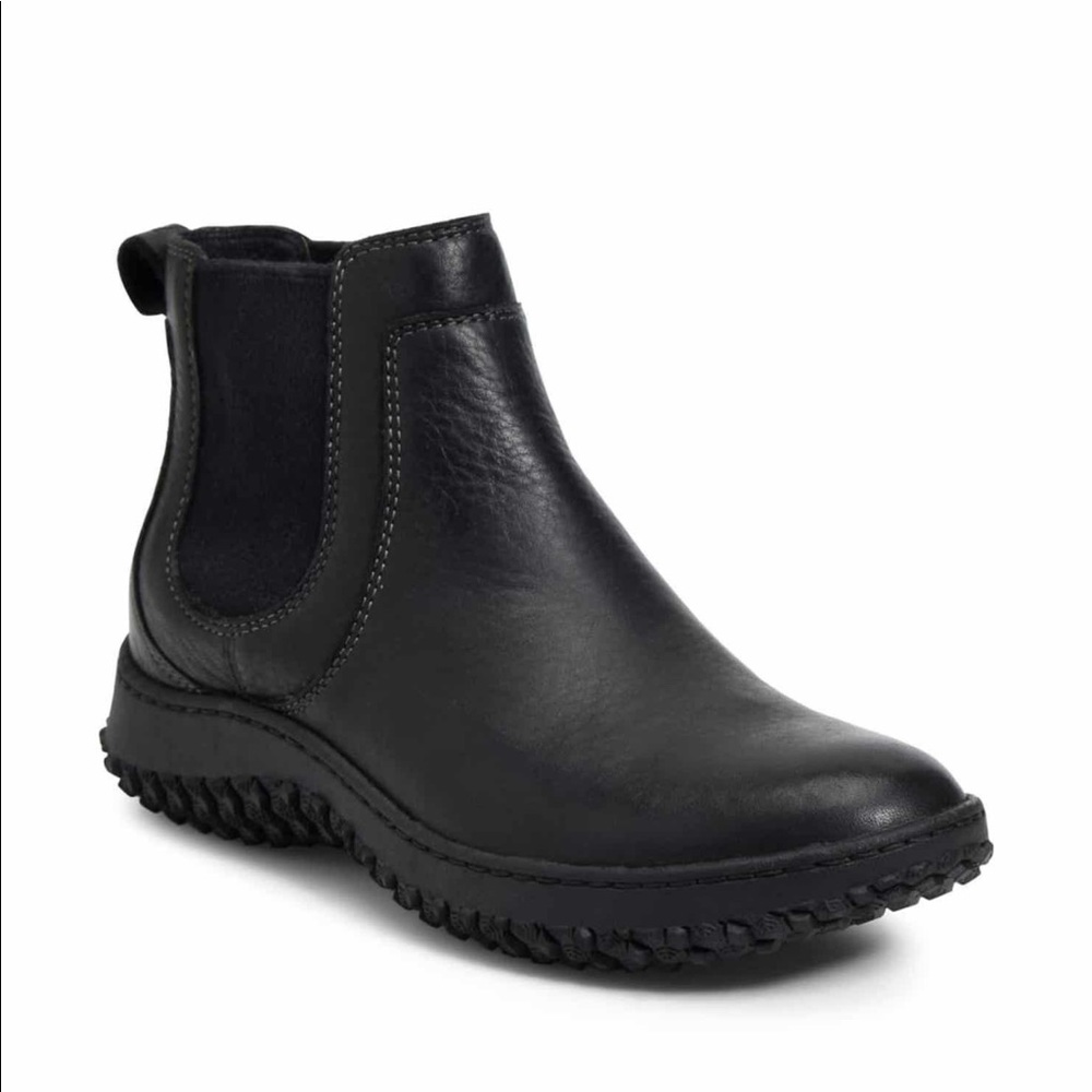 NWB - Sofft Abry Waterproof Chelsea Boots